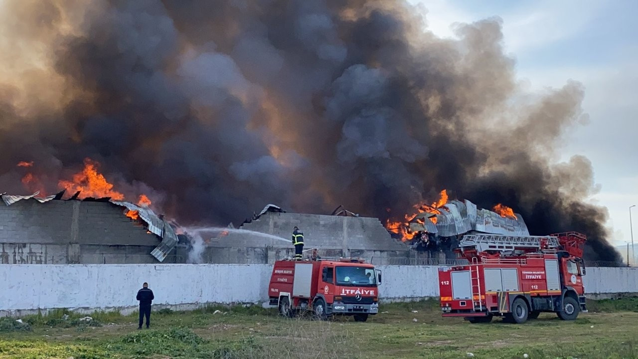Osmaniye’de geri dönüşüm fabrikasında yangın