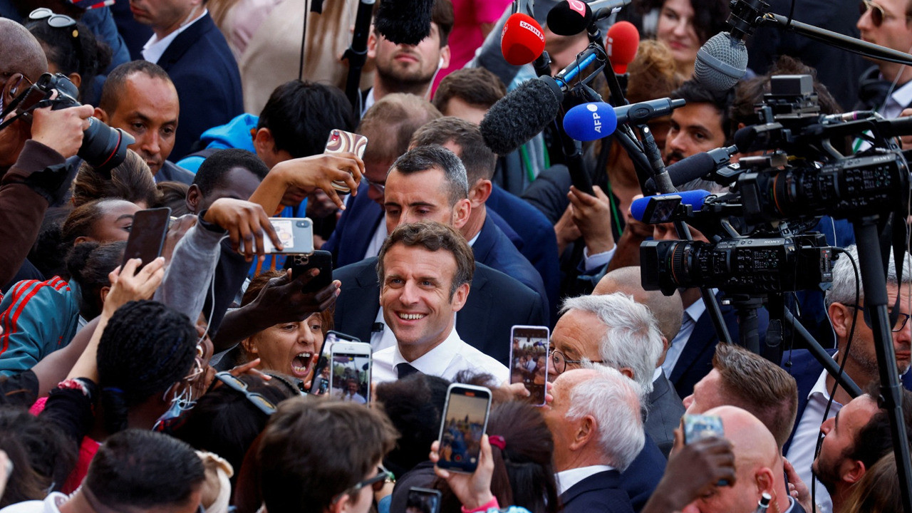 Macron seçim kampanyasına başlıyor, rakibi Le Pen arayı kapatıyor