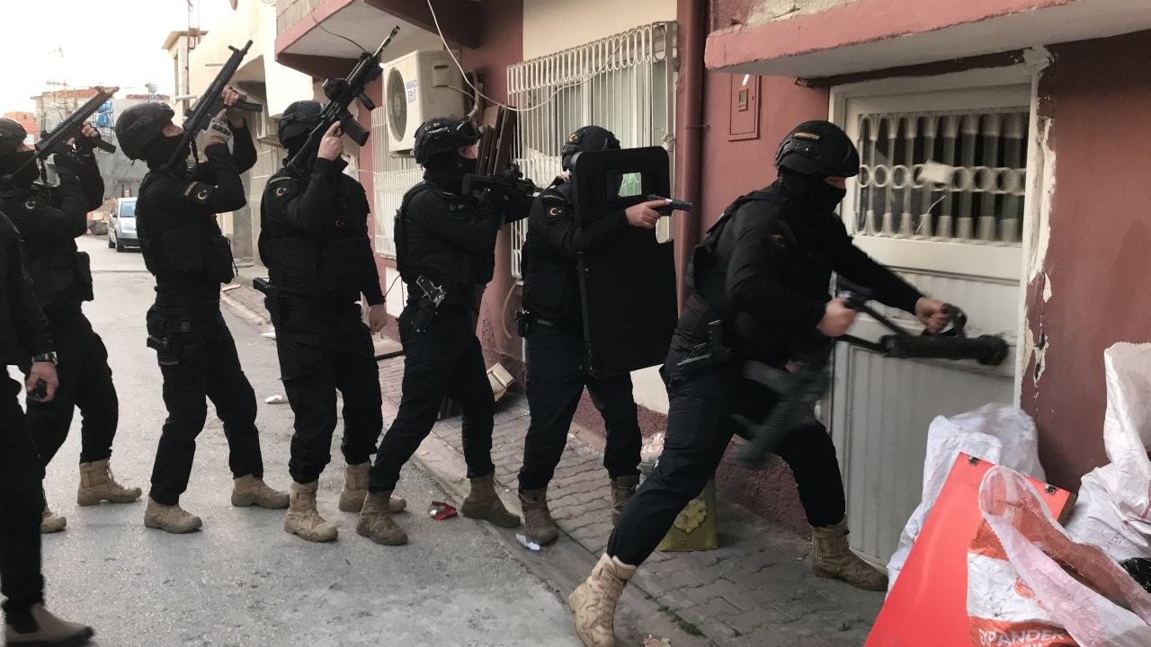 Adana'da 7, Mersin'de 12 gözaltı