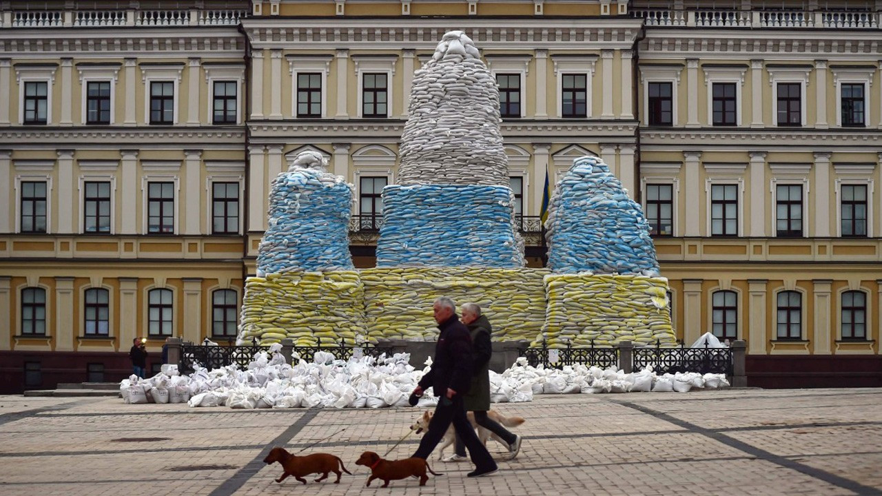 Ukrayna'da kültürel miras branda ve kum torbalarıyla muhafaza ediliyor