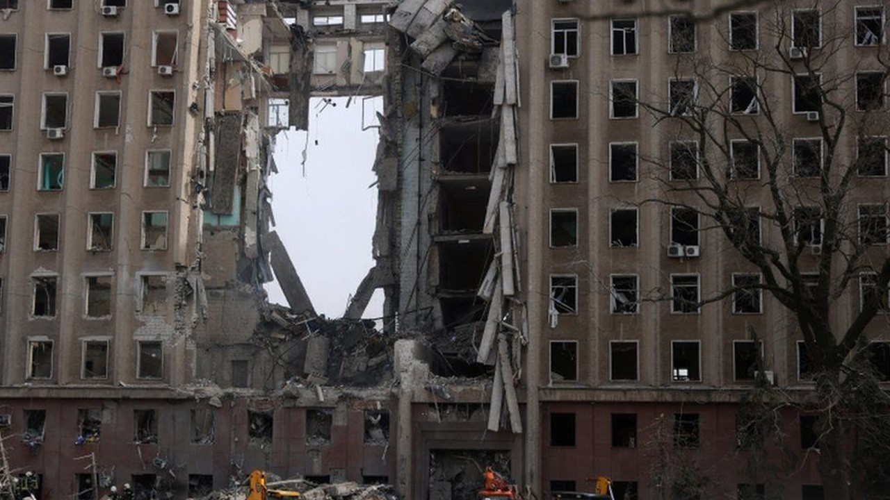 Ukrayna İçişleri Bakanlığı: Mikolayiv'de hükümet binası vuruldu, 23 kişi hayatını kaybetti