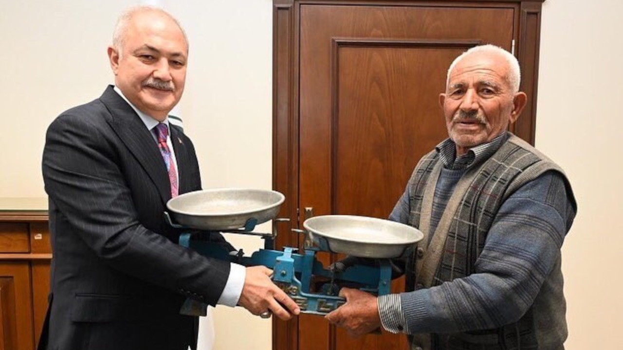 Osmaniye Belediye Başkanı, tartısına el konulan seyyar satıcıdan özür diledi