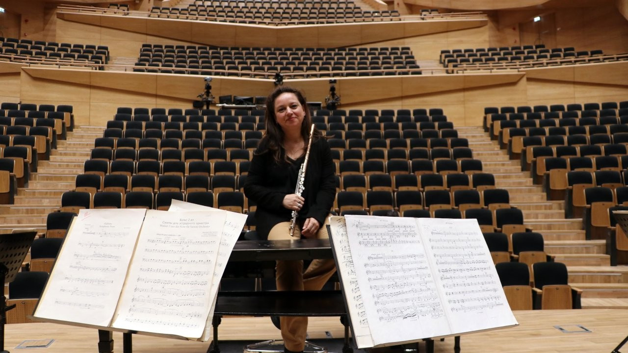 Flüt sanatçısı Sibel Ayhan Bayer, Cumhurbaşkanlığı Senfoni Orkestrası'nın ilk kadın müdürü oldu