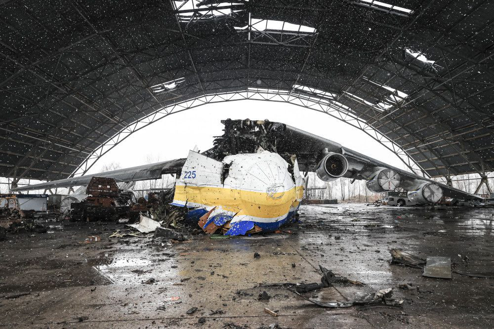 Rusya'nın vurduğu dünyanın en büyük uçağı Antonov An-225'ten geriye enkaz kaldı - Sayfa 2