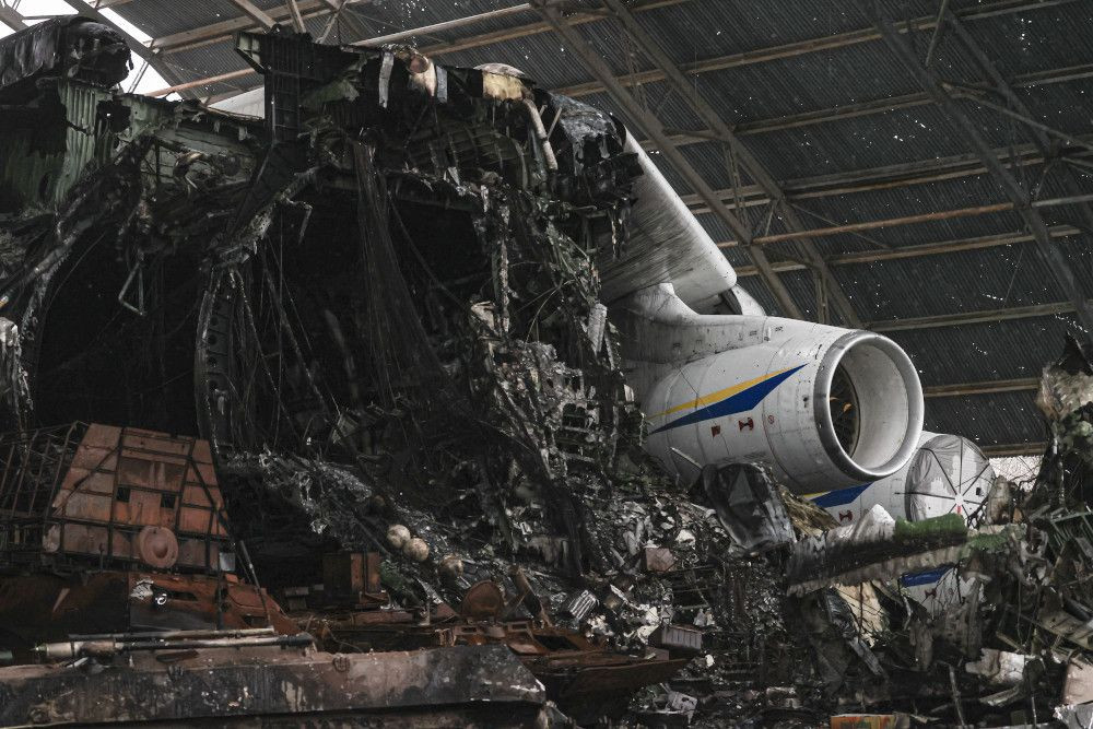 Rusya'nın vurduğu dünyanın en büyük uçağı Antonov An-225'ten geriye enkaz kaldı - Sayfa 3