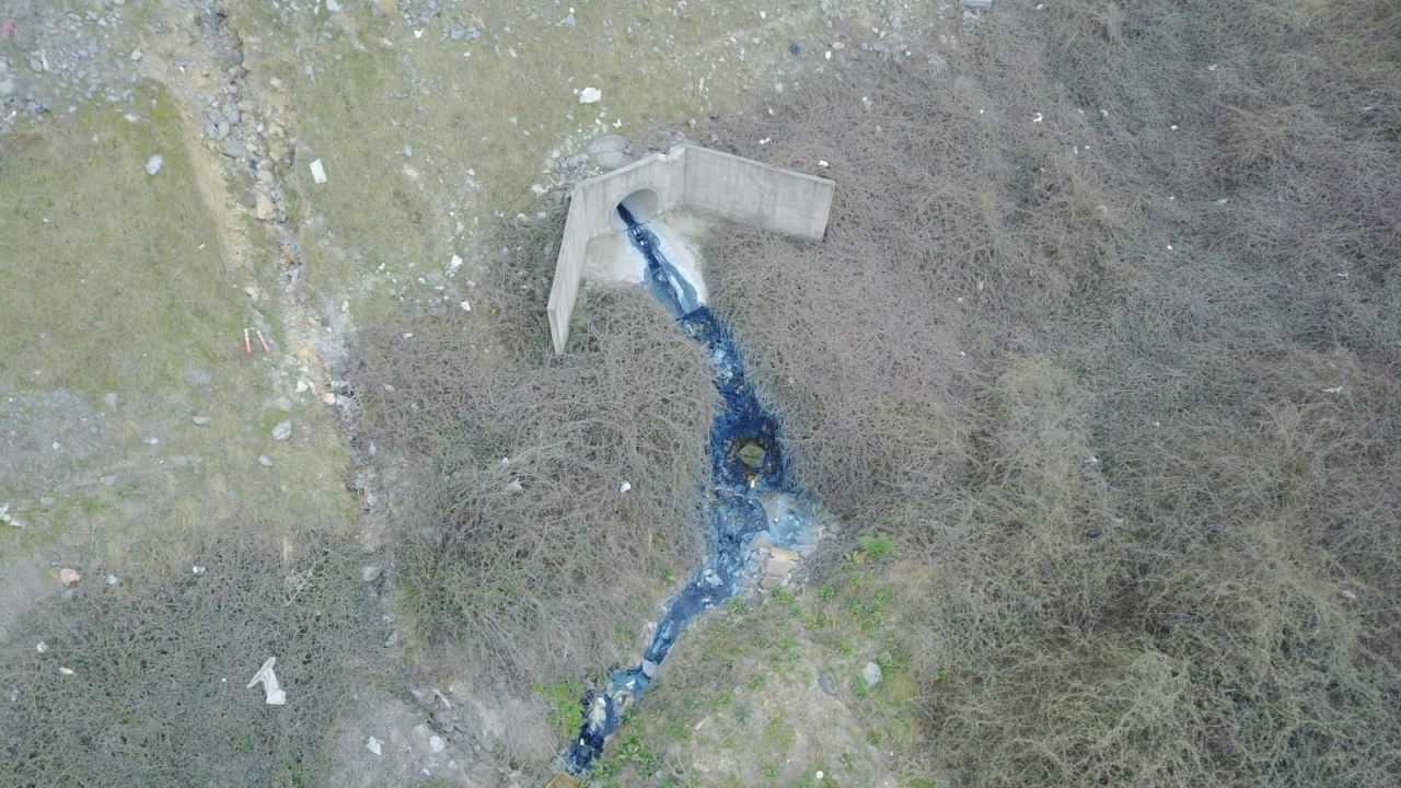 Alibeyköy Barajı'na uzanan dere 'mavi' akıyor: İçtiğimiz suların içine karışabilir - Sayfa 1