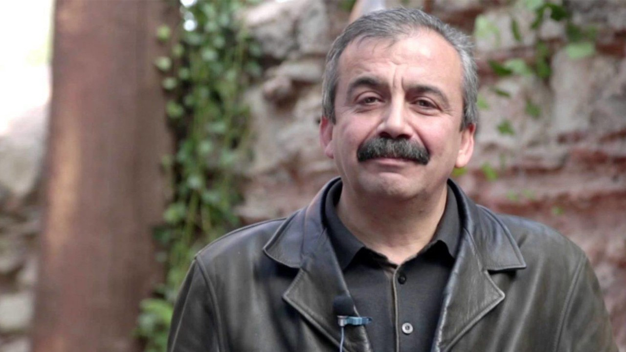 Sırrı Süreyya Önder'in 'geçmişi şaibeli' ifadesine hapis cezası