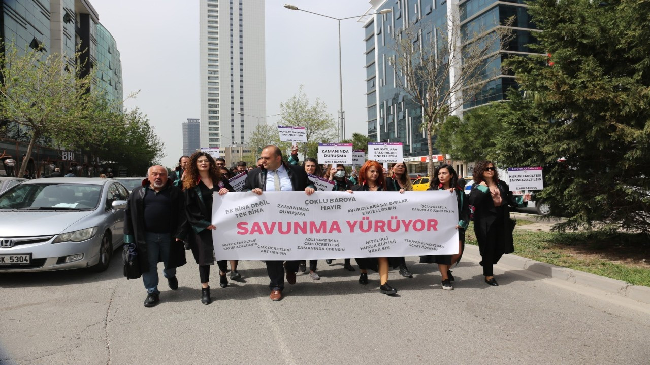 İzmir Barosu'ndan 'savunma yürüyüşü': Yargı bağımsızlığını savunacağız