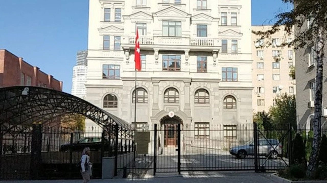 Türkiye'nin Kiev Büyükelçiliği yeniden başkente döndü