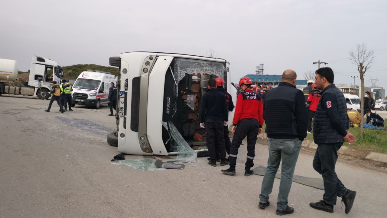Kocaeli'de tankerle midibüs çarpıştı: 22 kişi yaralandı
