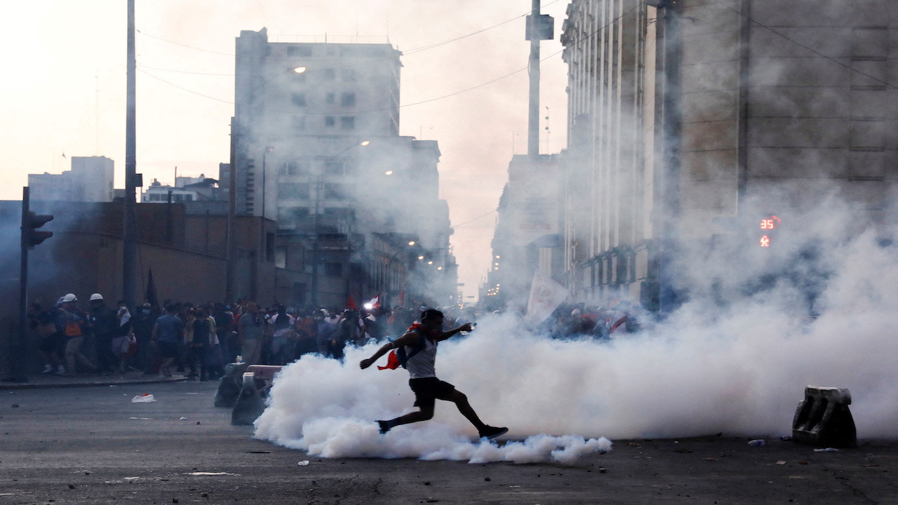 Peru’da protestolar: Başkent Lima’da sokağa çıkma yasağı kalktı