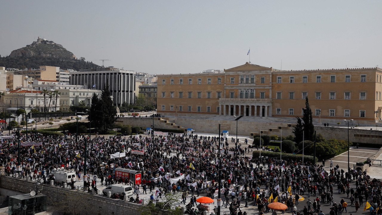 Yunanistan’da işçiler grevde: Fiyatlar yükseliyor, ücretler eriyor