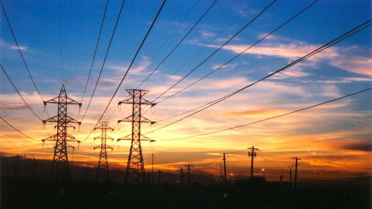 Dağıtım şirketi patronları Bakan'dan istedi: Elektriğe en az yüzde 30 zam geliyor