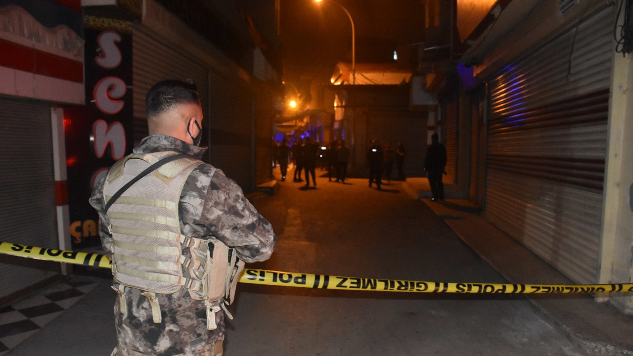 Adana’da şüphe üzerine durdurulan kişinin üzerinden 'bomba düzeneği' çıktı