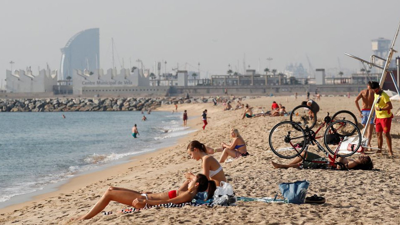Barselona plajlarında sigara içmek yasaklandı
