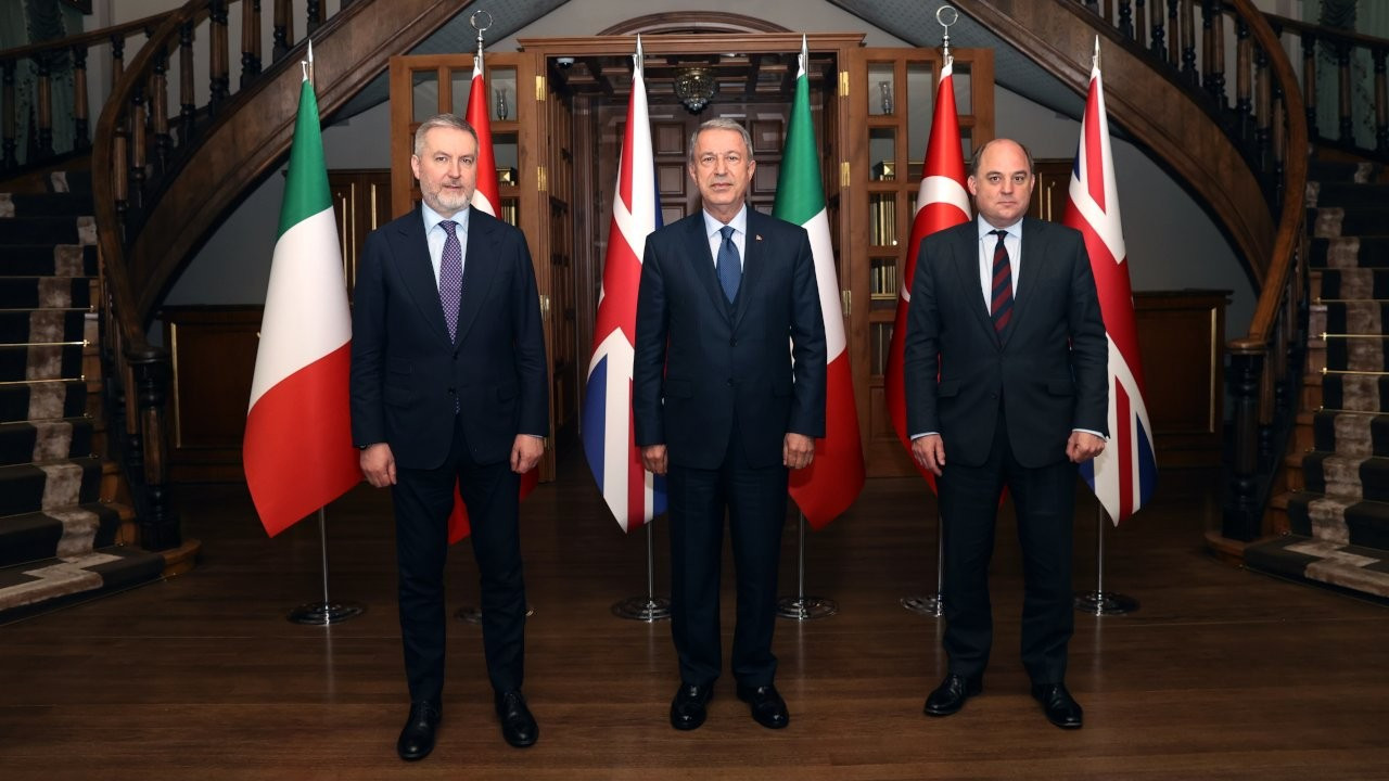 Türkiye, İtalya ve İngiltere savunma bakanları üçlü toplantı yaptı