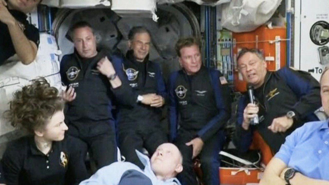 Uluslararası Uzay İstasyonu'nda bir ilk: Sivil astronot ekibi görevde