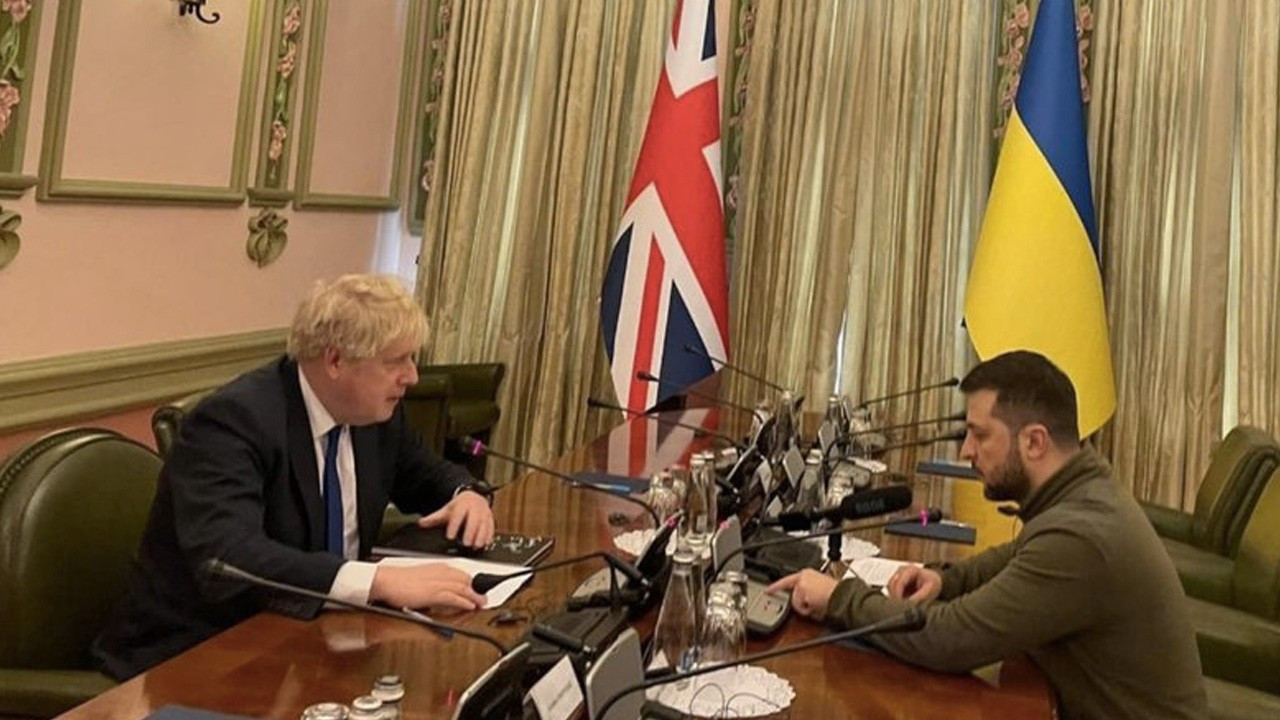 Boris Johnson'dan Kiev'e 'sürpriz' ziyaret