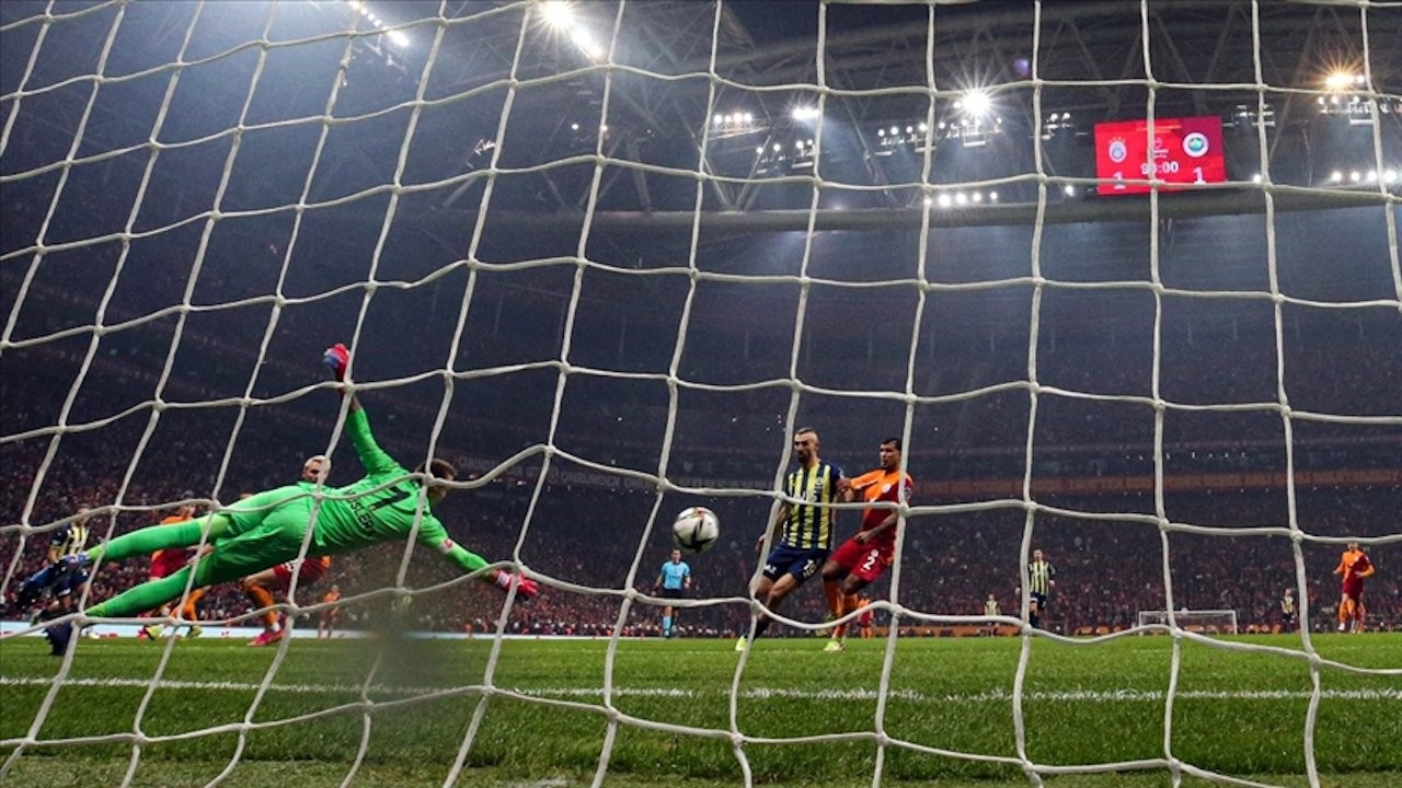 Fenerbahçe-Galatasaray derbisinde 395'inci randevu: İlk 11'ler açıklandı