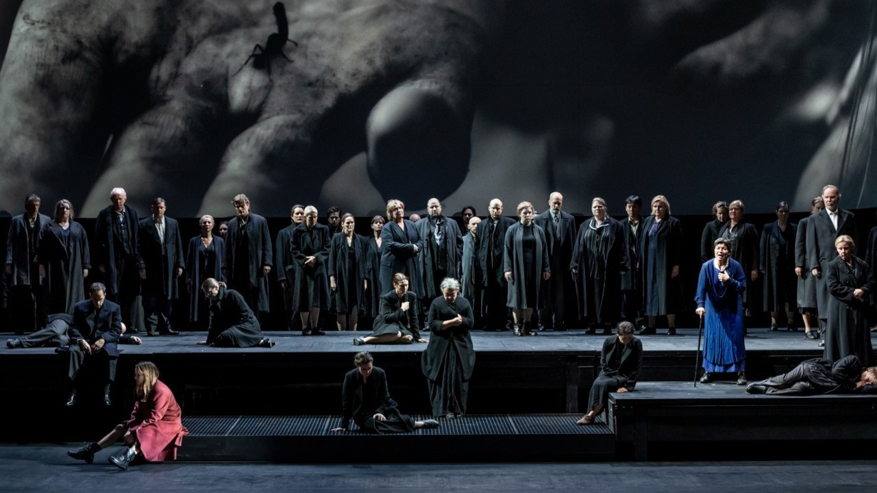 Stockholm’da opera ve tiyatro sahnelerinde ‘Savaşa Hayır’ yankılanıyor