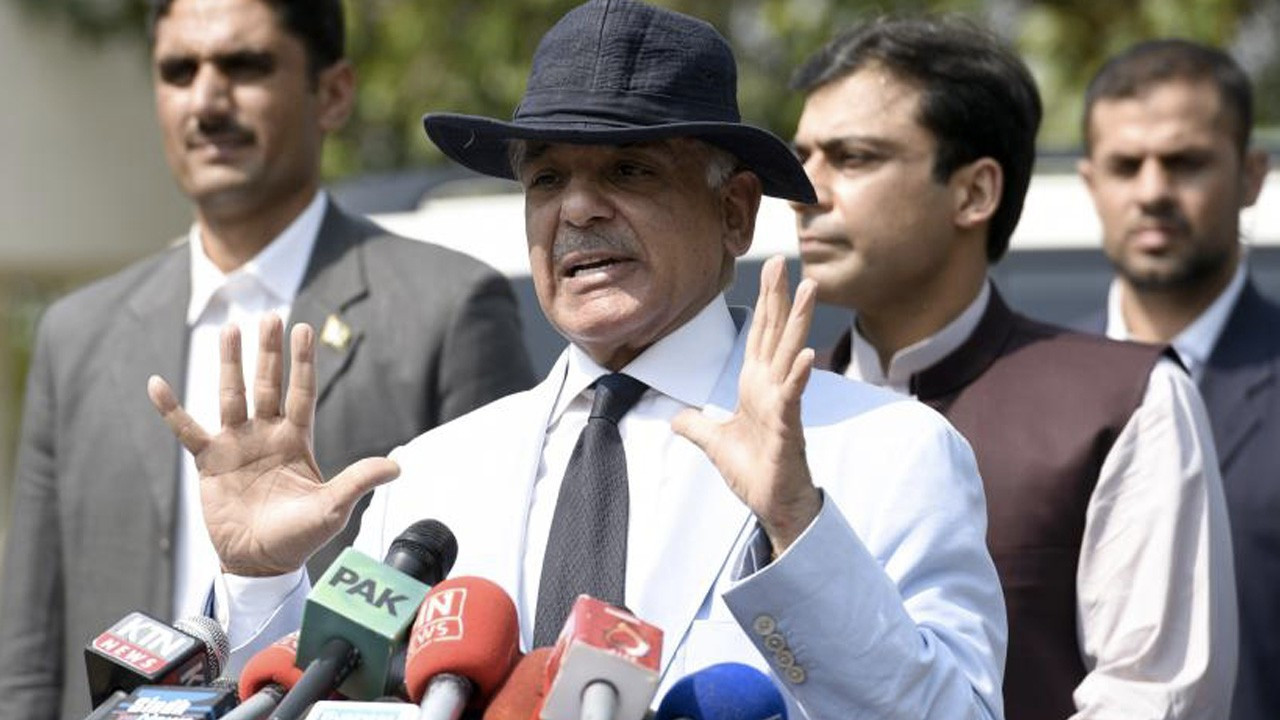 Pakistan'da yeni başbakan seçilecek: Muhalefet lideri Şahbaz Şerif en güçlü aday