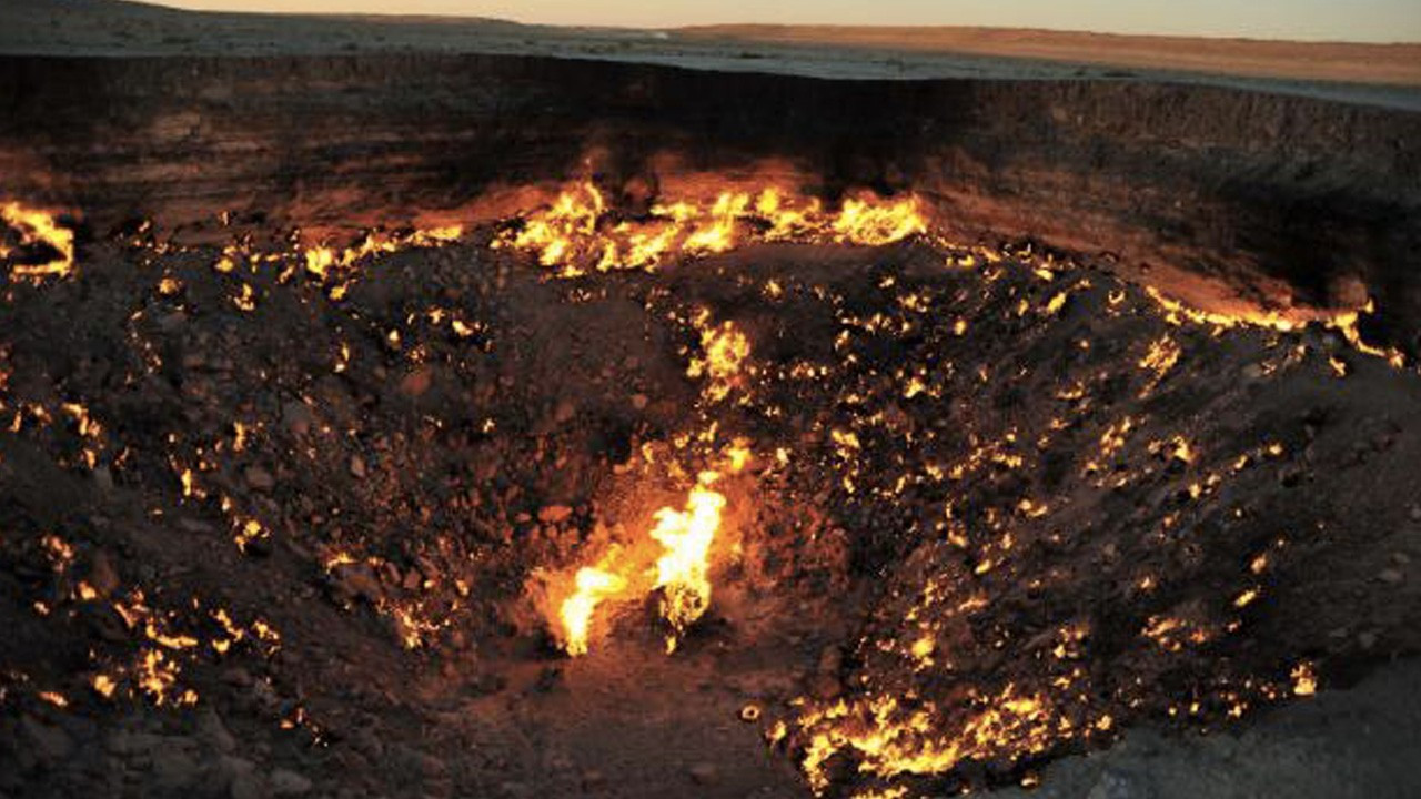 Türkmenistan'da 50 yıldır yanan gaz krateri kapatılıyor