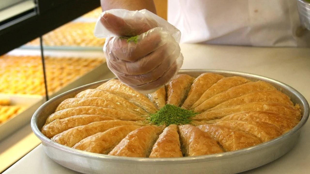Ankaralı esnaf: Ramazanda tatlıyı kiloyla almıyorlar