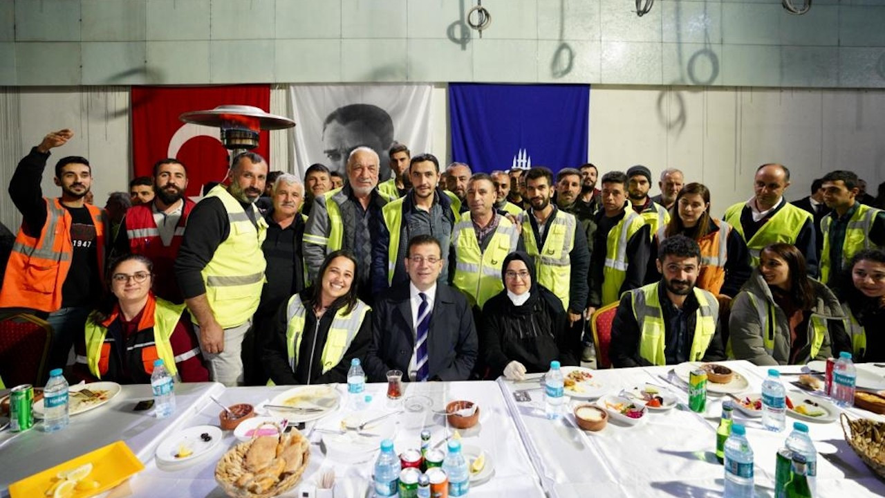 İmamoğlu metro çalışanlarıyla iftar yaptı