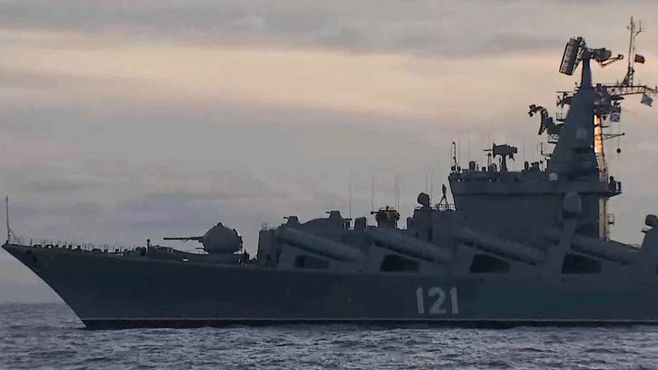 Rusya'nın amiral gemisi 'Moskova' Karadeniz'de infilak etti