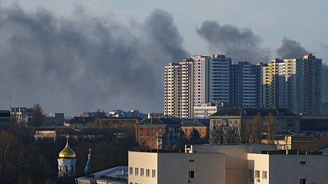 Kiev'e peş peşe hava saldırıları: 'Geri dönmeyin' çağrısı