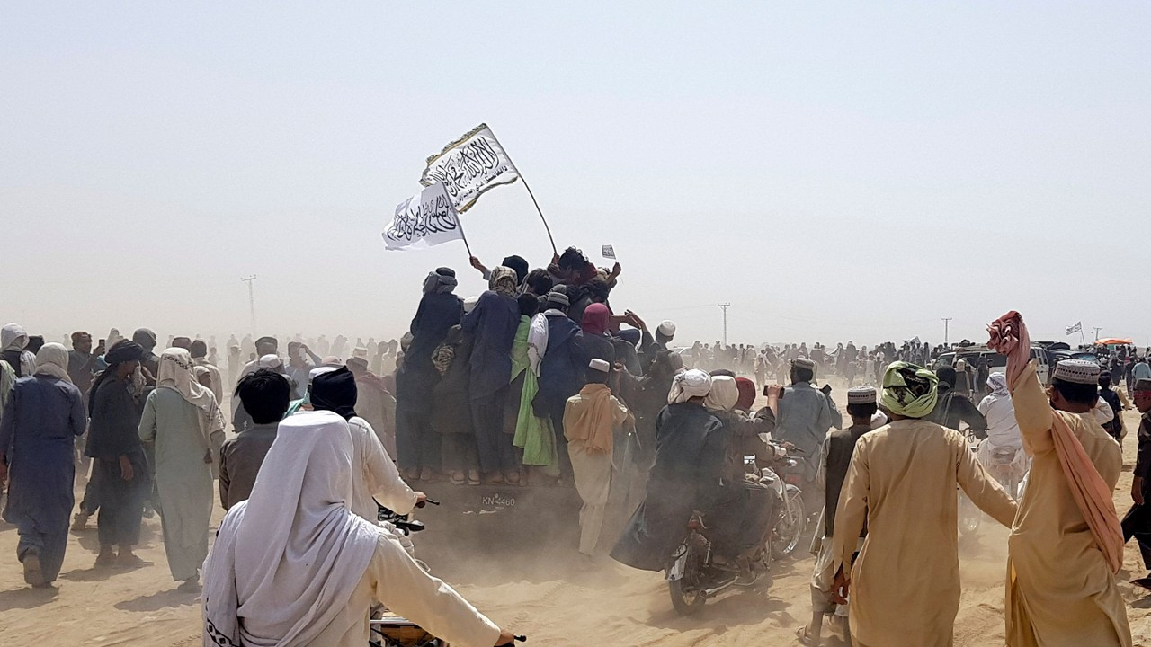 Pakistan-Afganistan sınırında gerilim: Füze saldırısı protesto edildi