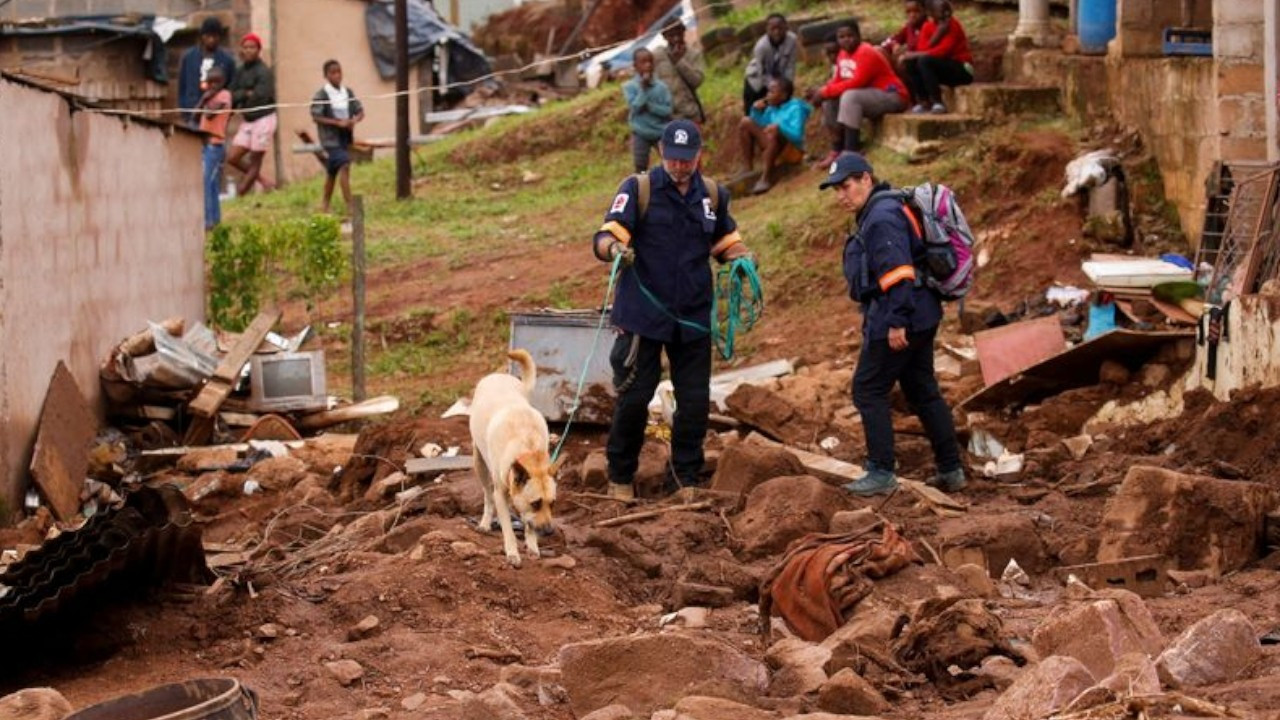 Güney Afrika'da sel felaketinde onlarca kişi kayıp