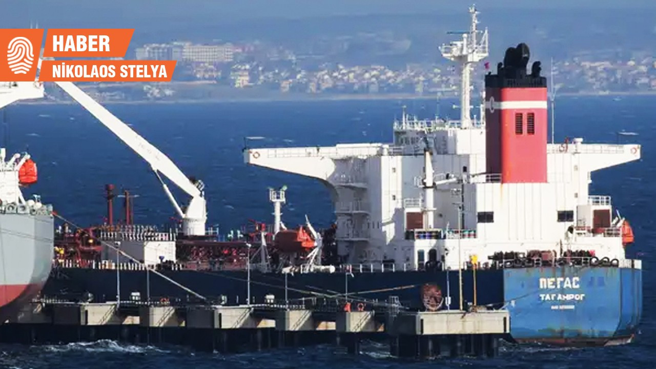 Yunanistan basını: Rusya bandıralı petrol tankerine el konuldu