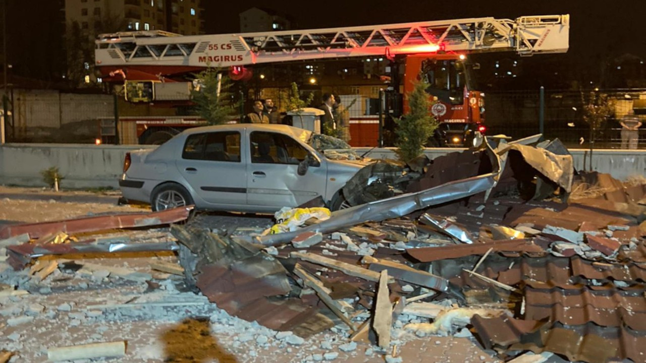 Kayseri'de rüzgar çatıları uçurdu: 1 ölü