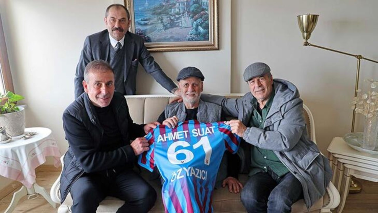 Trabzonspor efsanesi Özyazıcı’ya doğum günü ziyareti: Kasket hediye edildi