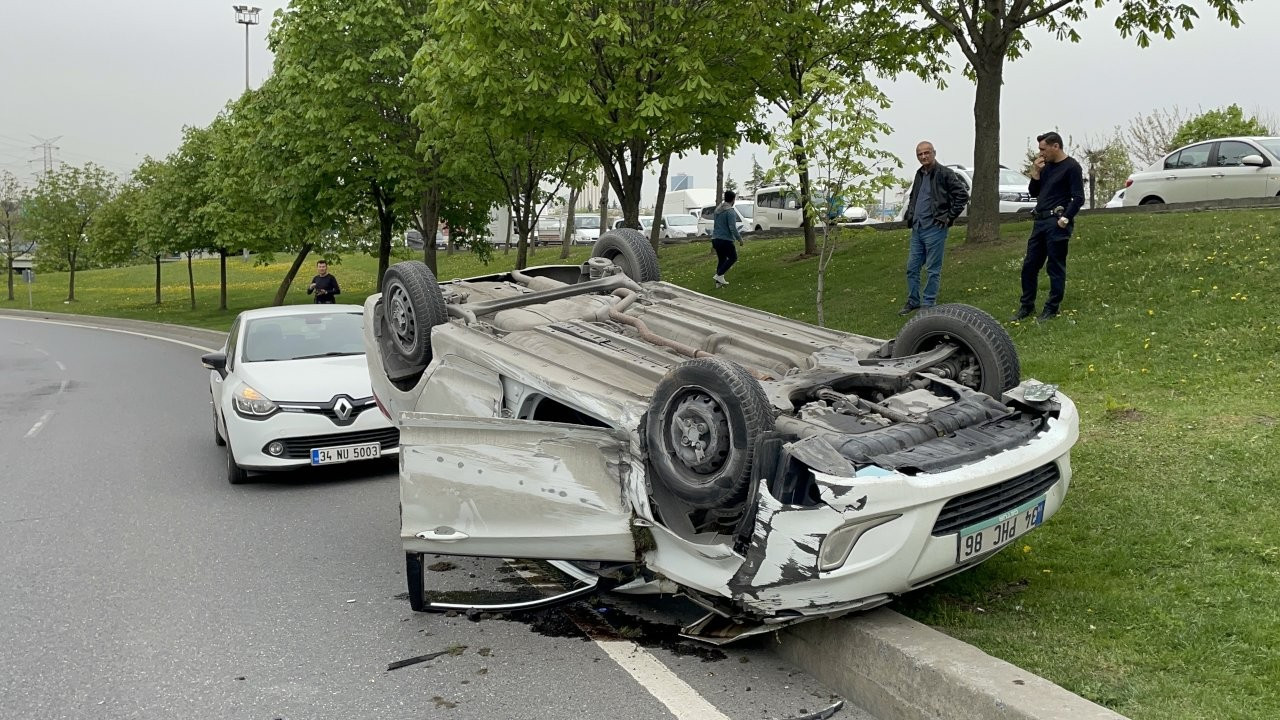 Başakşehir'de trafik kazası: 2 kişi yaralandı