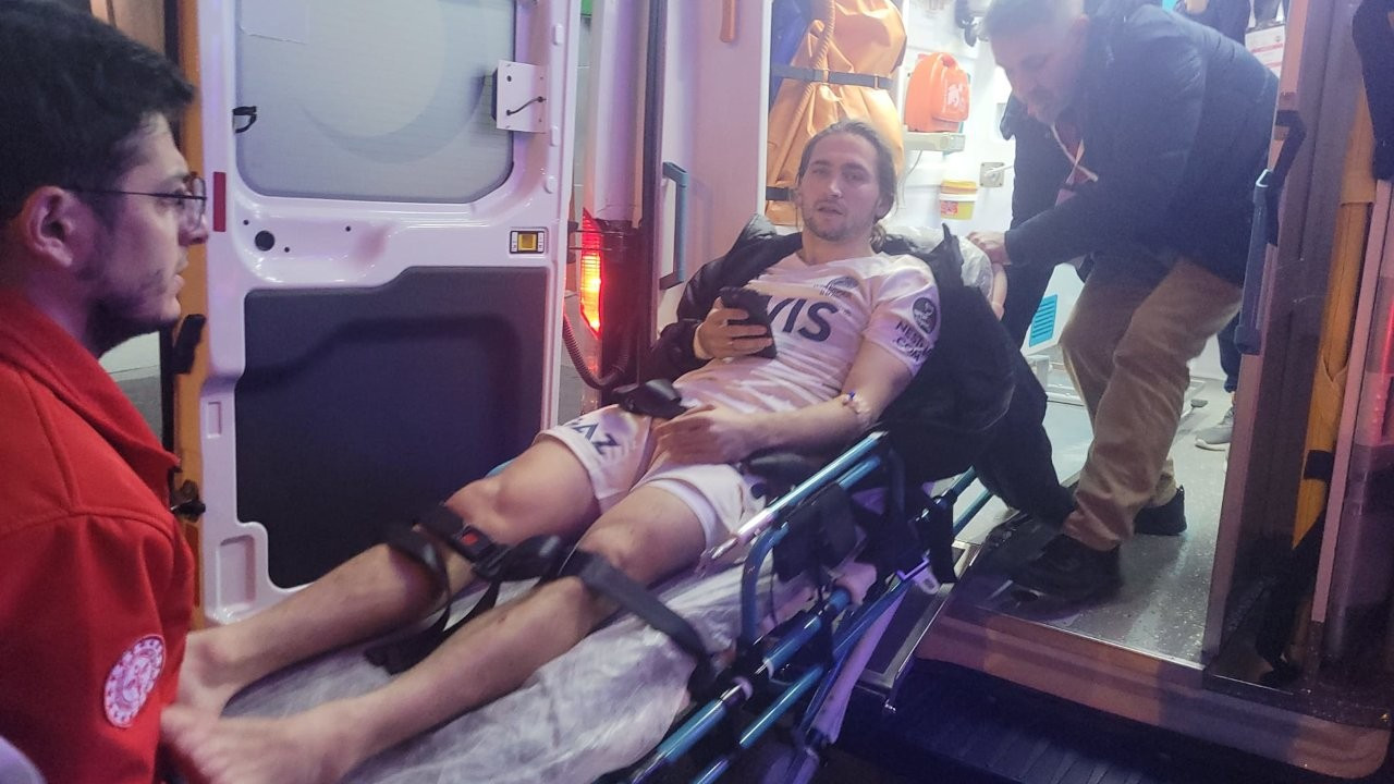 Fenerbahçeli futbolcu Miguel Crespo hastaneye kaldırıldı
