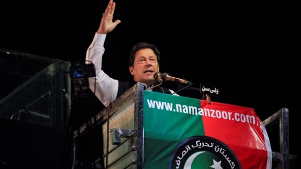 Pakistan eski başbakanı: Erken seçim yapılmazsa başkente geliyoruz