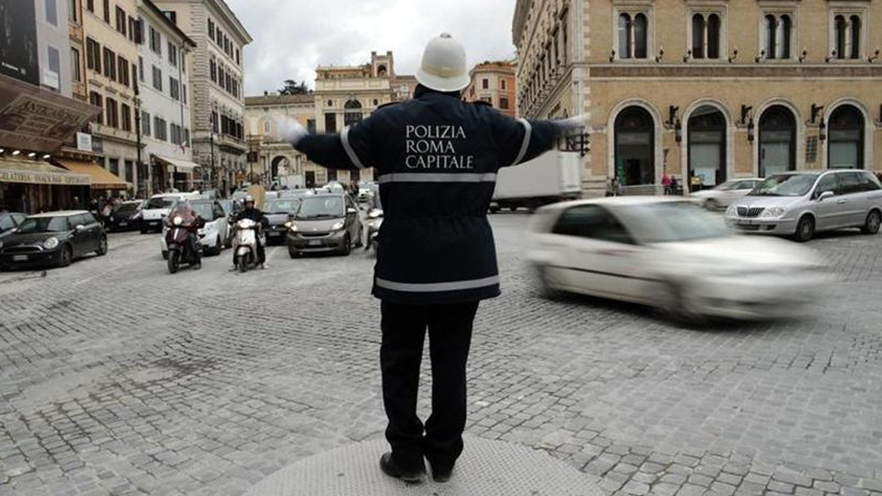 Roma'da Arjantinli turistin kullandığı drone Palazzo Venezia'ya çarptı