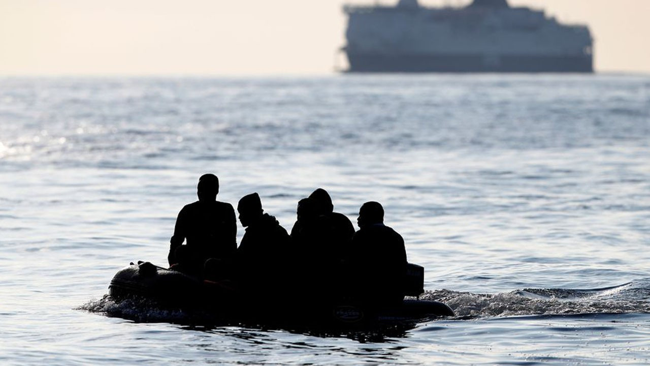 Kanarya Adaları açıklarında göçmen botu battı: Onlarca kişi kayıp