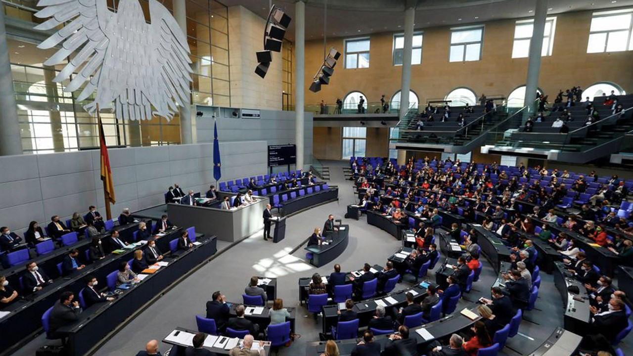 Almanya Federal Meclisi Ukrayna'ya ağır silah gönderilmesini onayladı