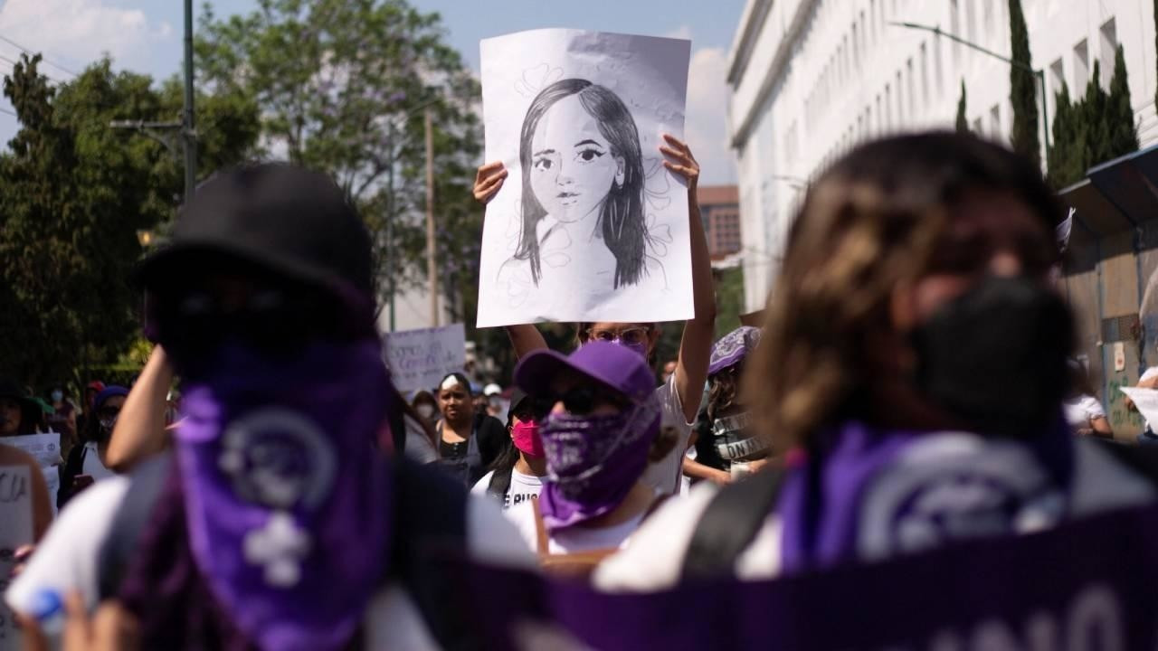 Meksika'da kadınlar erkek cinayetlerine karşı meydanlarda
