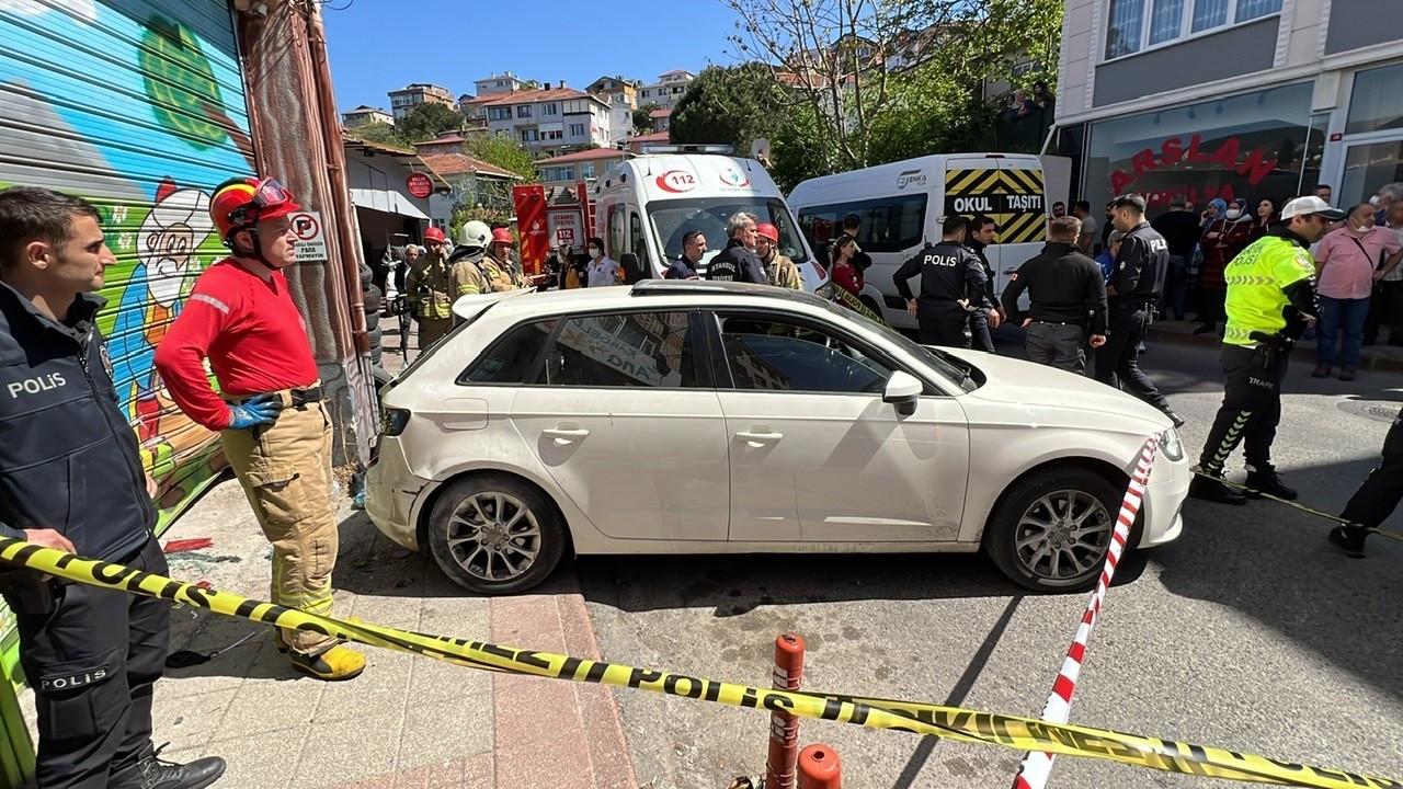 Beykoz'da yokuşta geriye kayan otomobil 2 kişiyi ezdi: 1 ölü 1 yaralı