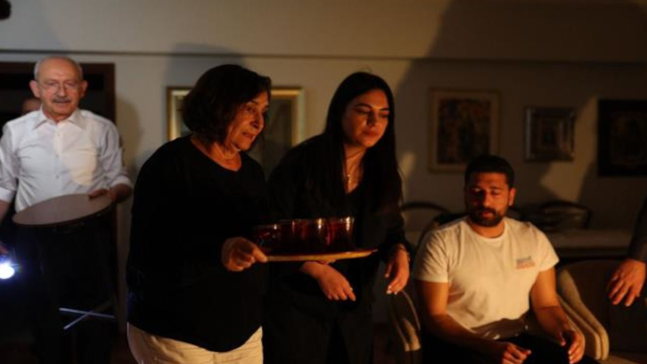 Kılıçdaroğlu ailesinin çay-sehpa iş birliği: Arkasında bekledi