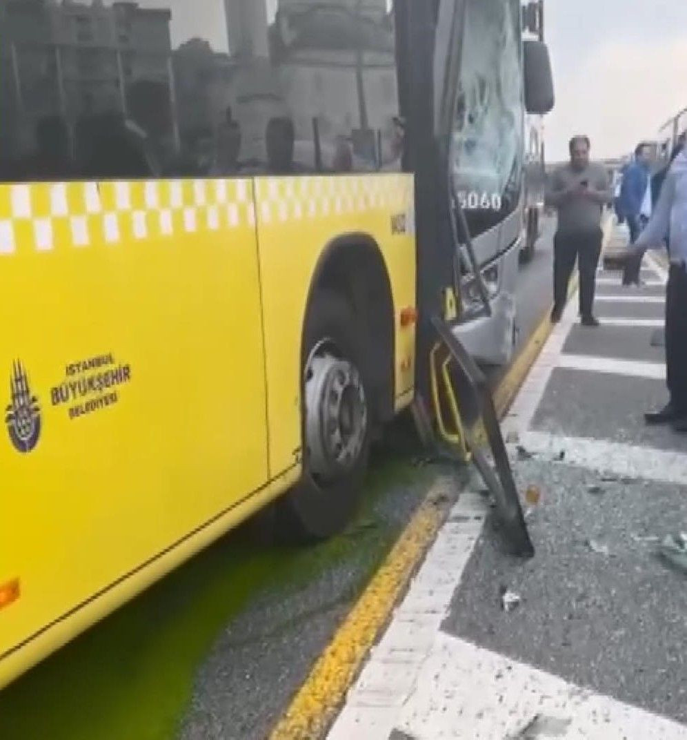 Beylikdüzü'nde 'şoförsüz' metrobüs kazası: 9 yaralı - Sayfa 1