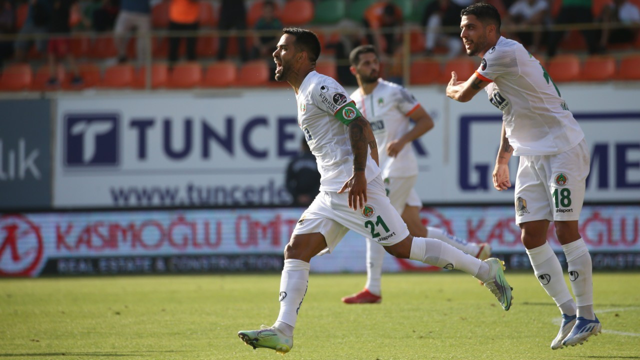 Alanyaspor geriye düştüğü maçta Yeni Malatyaspor'u mağlup etti