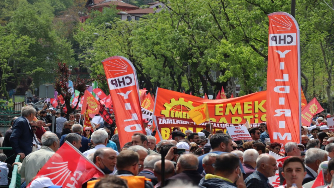 Bursa’da 1 Mayıs: Binlerce işçi halayda buluştu