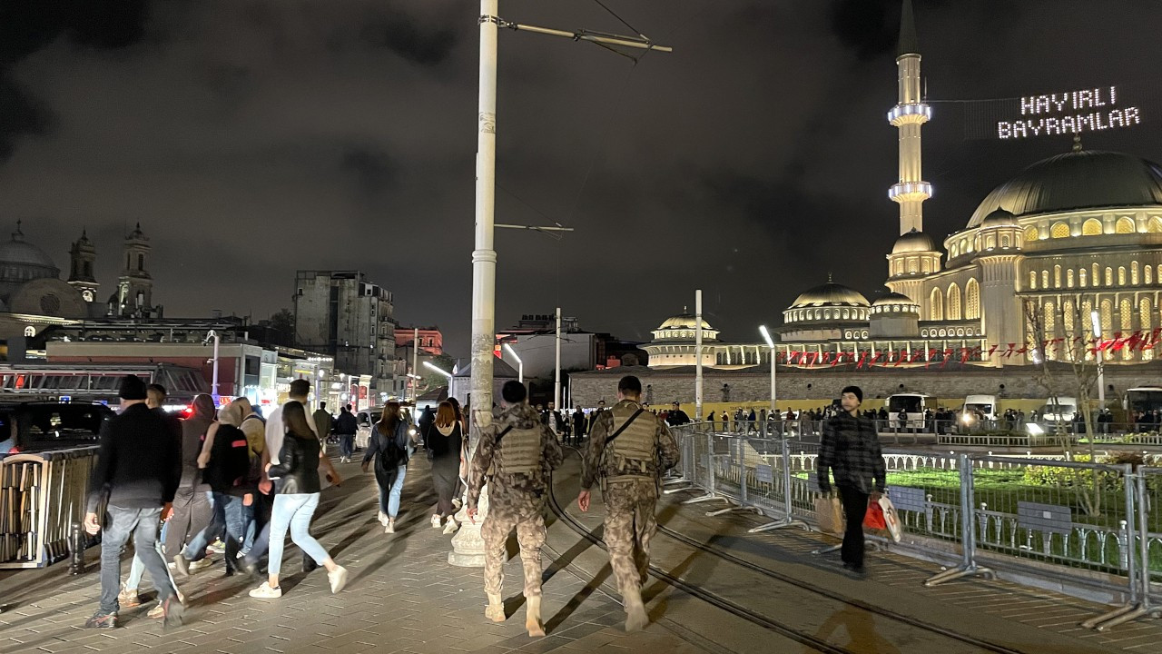 Taksim'de polis ablukası kaldırıldı
