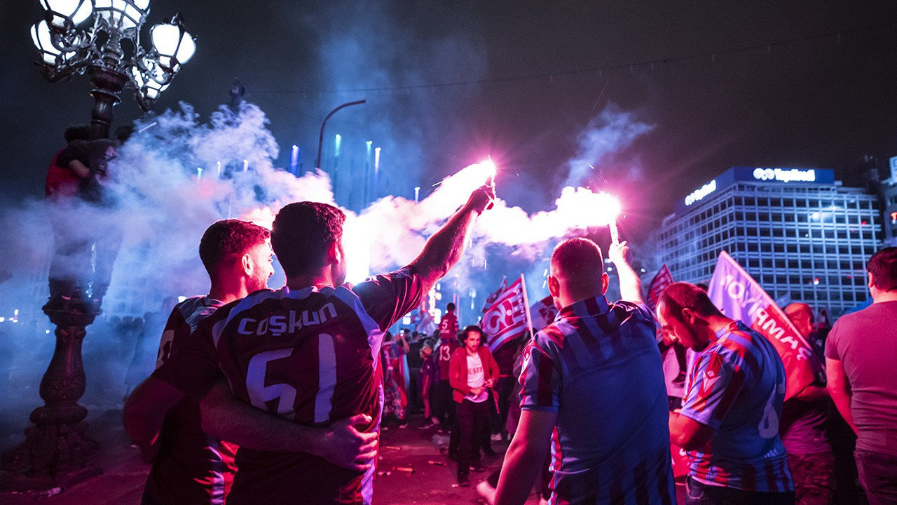 Trabzonspor taraftarı şampiyonluğu böyle kutladı