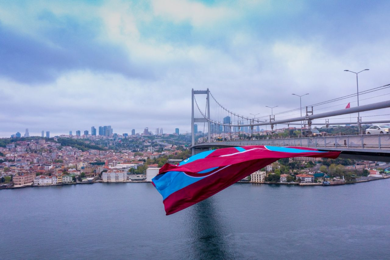 Trabzonspor, İstanbul Boğazı'nda asılı bayrağın parçalarını satışa sundu - Sayfa 2